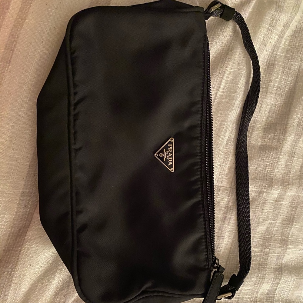 Prada Re-edition 2000 Nylon mini-bag Mv633